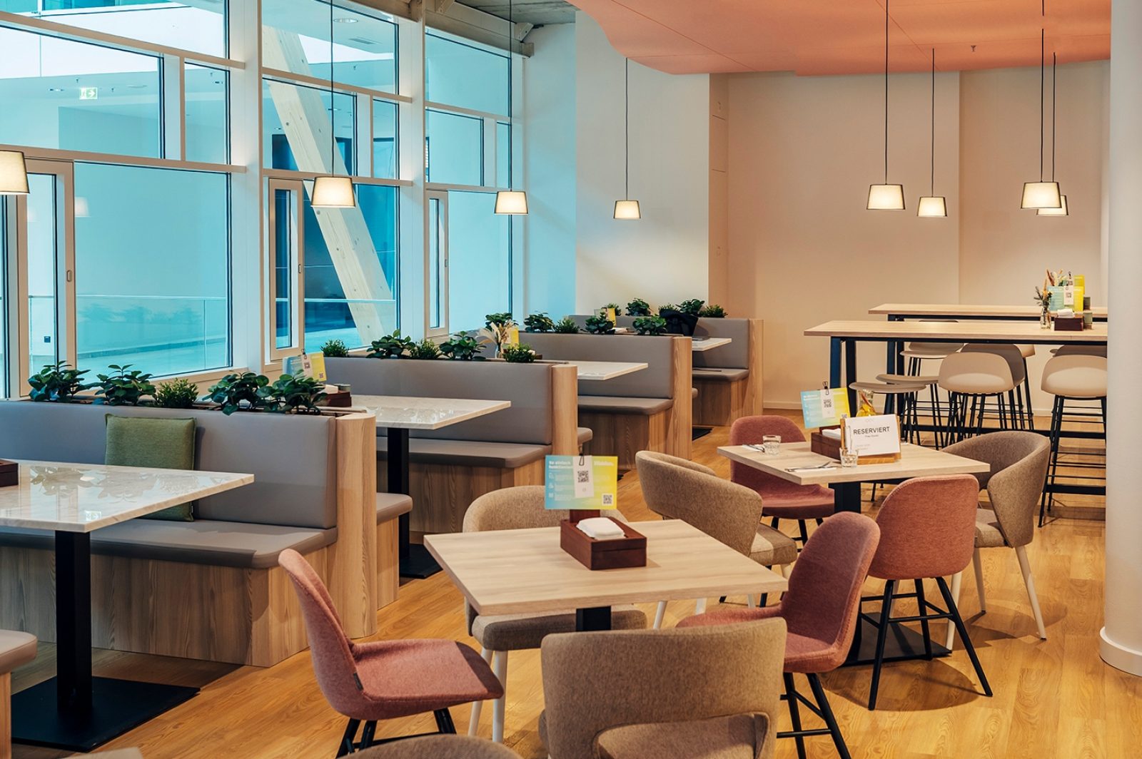 AER 1440x958 0000 Ebene 8